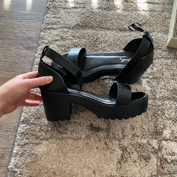 Princess Polly Shoes - Black Croc Sandals